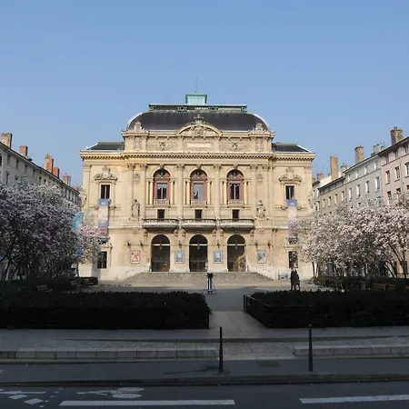 Mercure Lyon Centre Charpennes 4* וילאורבן