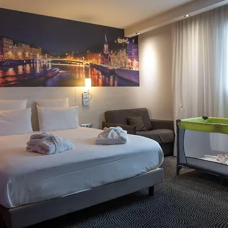 מלון Mercure Lyon Centre Charpennes וילאורבן