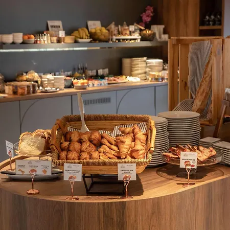 Mercure Lyon Centre Charpennes Hotel 4*
