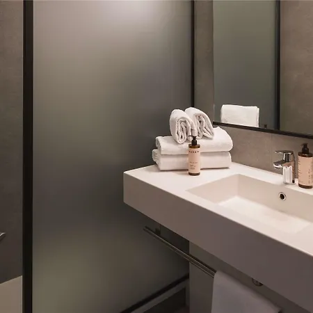 Hotel Mercure Lyon Centre Charpennes Parc De La Tete D'or 4*