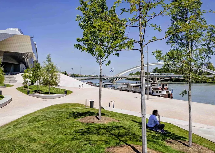 Mercure Lyon Centre Charpennes Parc De La Tete D'or 4*